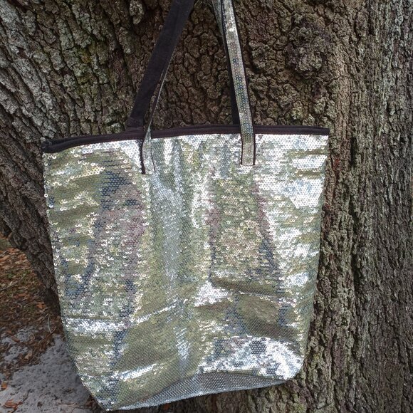 VS silver sequin glam bag removable pompons - Picture 4 of 8